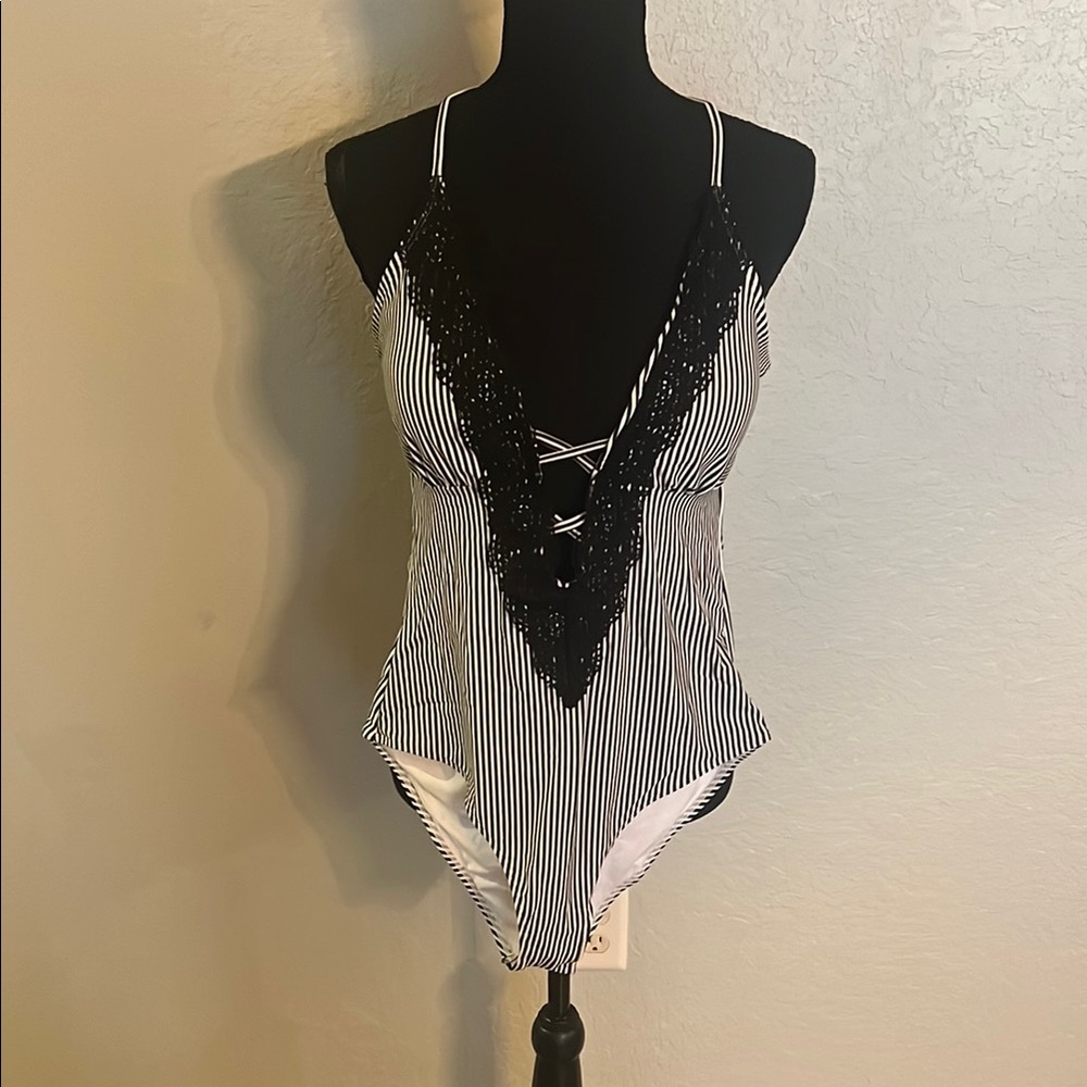 Cupshe Black and White One Piece Swimwear with Sleek Silhouette